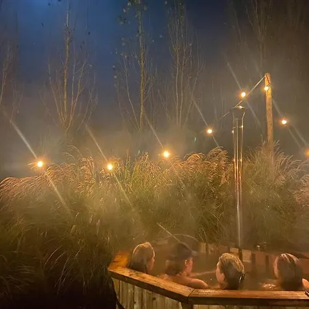 Kemping Margot With Hot Tub In Private Garden *