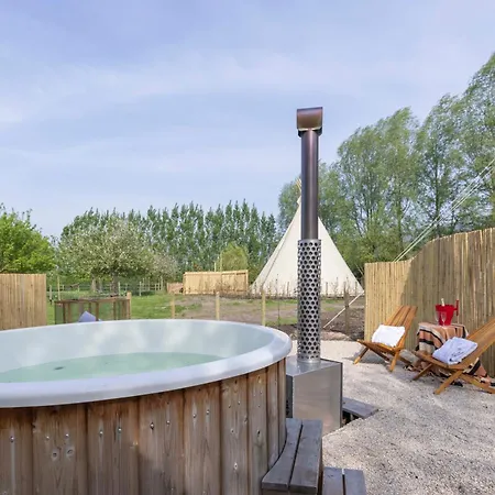 Margot With Hot Tub In Private Garden